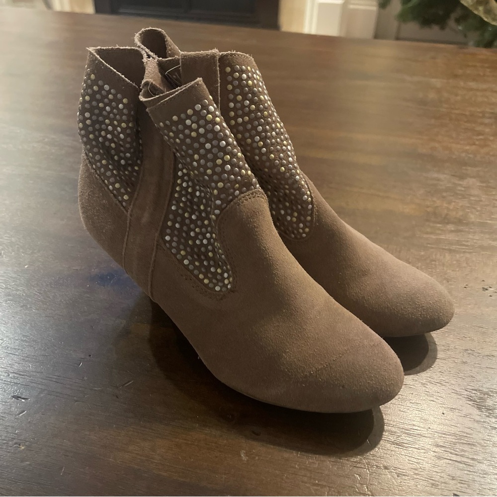 American Eagle Outfitters Womens Studded Suede Ankle Boots Taupe Brown Size 6